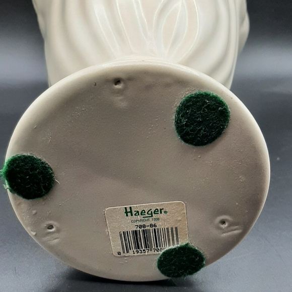 Haeger Pottery Vase Petal 708 Ivory Creamware Glaze Original Label Vintage - Picture 8 of 9